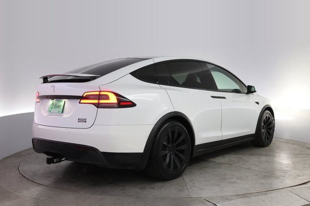 2022 Tesla Model X — photo 2 of 22