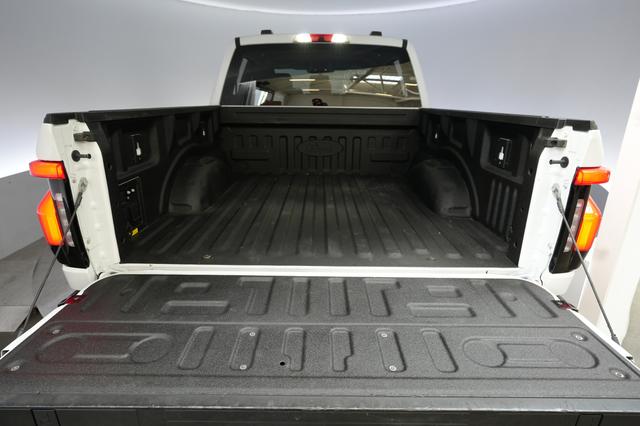 2022 Ford F-150 Lightning — photo 6 of 23