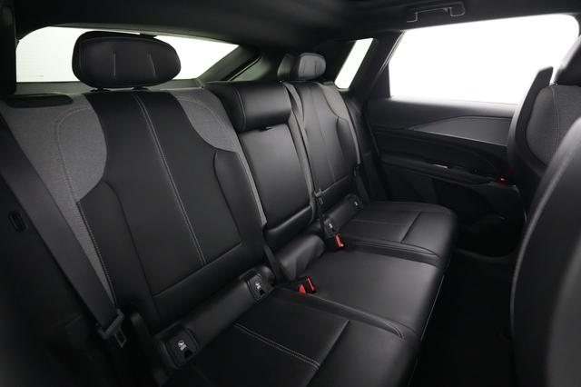 2024 Cadillac Lyriq — photo 4 of 23