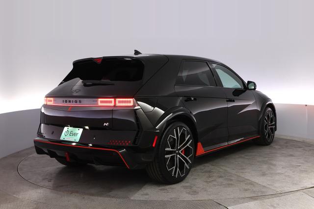 2025 Hyundai IONIQ 5 — photo 2 of 22