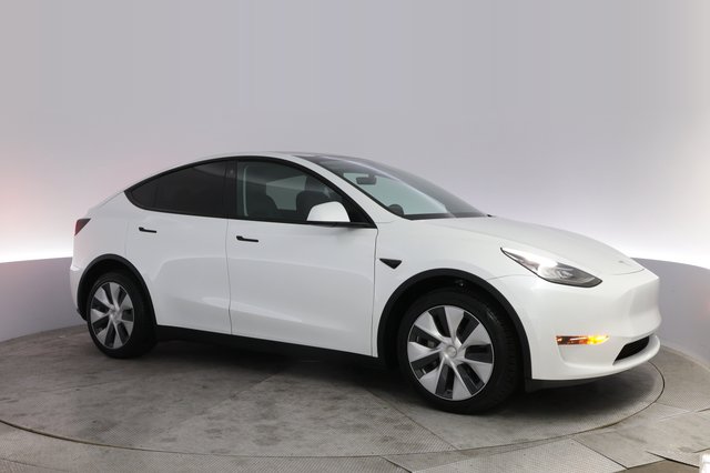 2022 Tesla Model Y — photo 11 of 24