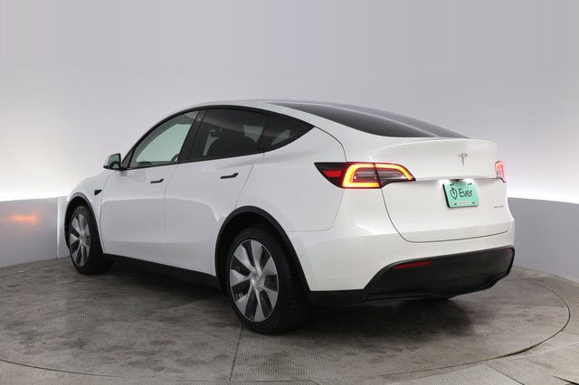 2022 Tesla Model Y — photo 13 of 24