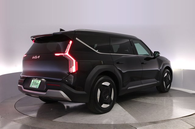 2024 Kia EV9 — photo 2 of 26