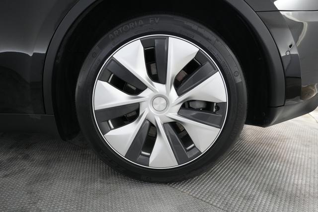 2022 Tesla Model Y — photo 7 of 34