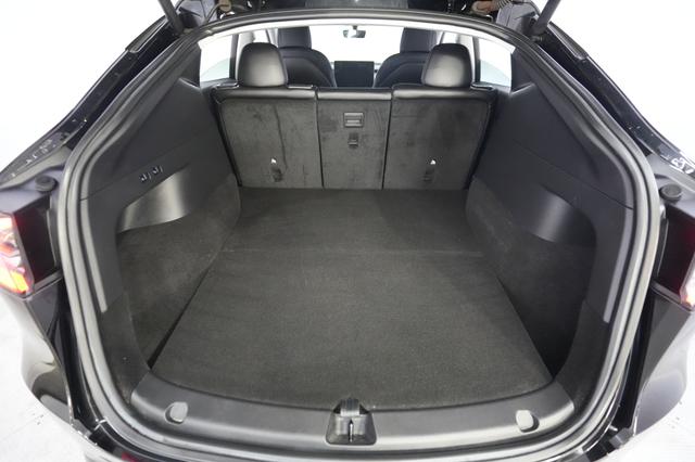 2022 Tesla Model Y — photo 6 of 34
