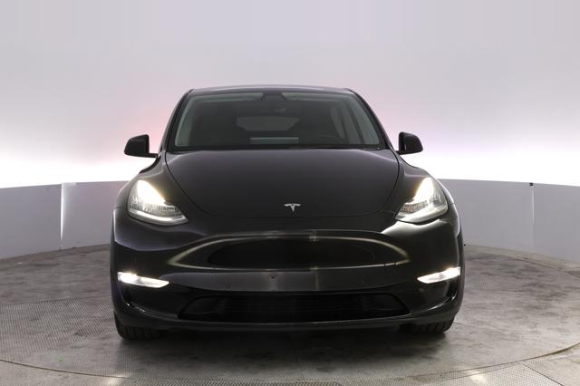 2022 Tesla Model Y — photo 9 of 34