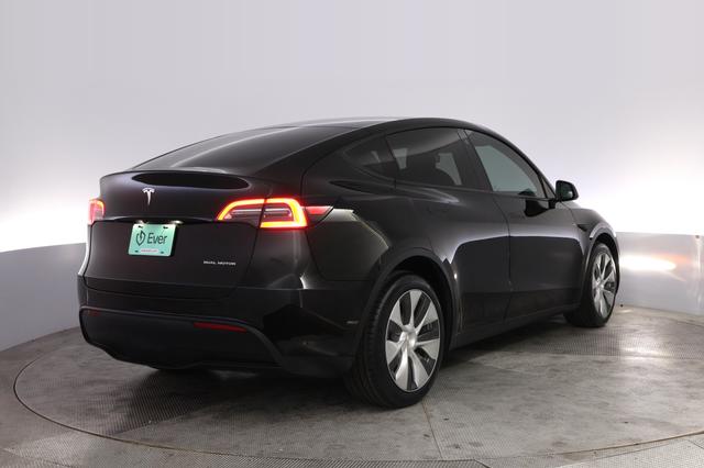 2022 Tesla Model Y — photo 2 of 34