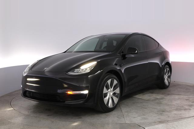 2022 Tesla Model Y — VIN 7SAYGDEE0NF378843
