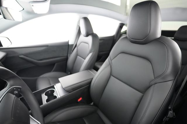 2026 Tesla Model Y — photo 3 of 24