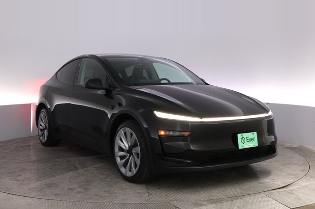 2026 Tesla Model Y — photo 10 of 24