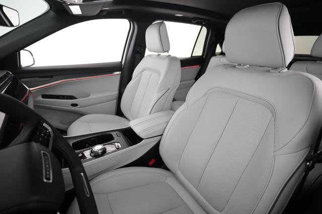 2025 Jeep Wagoneer S — photo 3 of 22