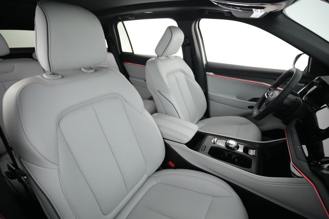 2025 Jeep Wagoneer S — photo 18 of 22