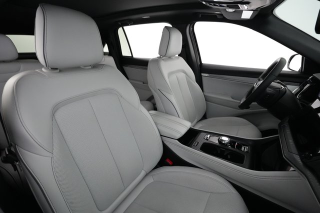 2025 Jeep Wagoneer S — photo 18 of 24