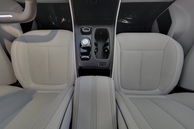 2025 Jeep Wagoneer S — photo 22 of 24