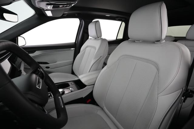 2025 Jeep Wagoneer S — photo 3 of 24