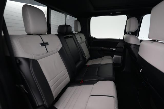 2023 Ford F-150 Lightning — photo 4 of 15