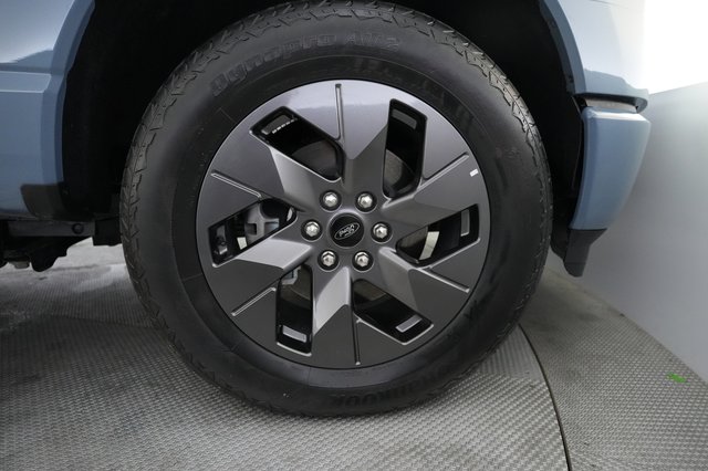 2023 Ford F-150 Lightning — photo 10 of 18