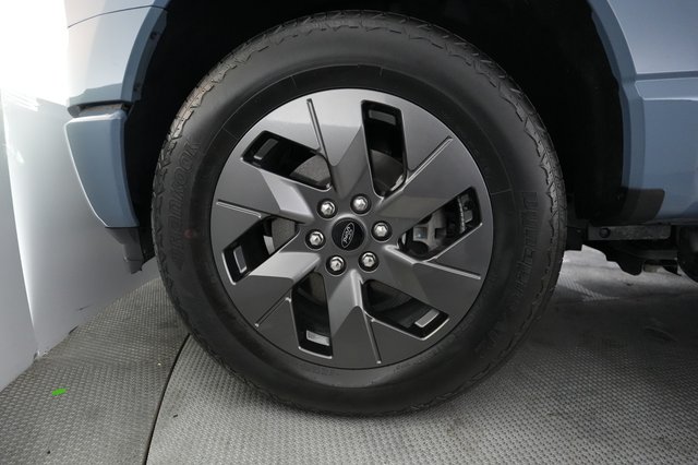 2023 Ford F-150 Lightning — photo 9 of 18