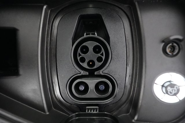 2023 Ford F-150 Lightning — photo 8 of 18
