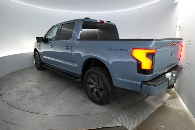 2023 Ford F-150 Lightning — photo 2 of 18