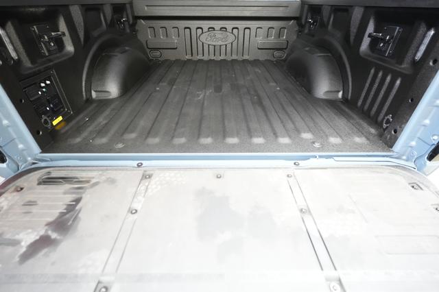 2023 Ford F-150 Lightning — photo 6 of 18