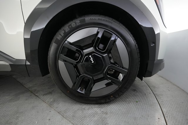 2024 Kia EV9 — photo 16 of 26