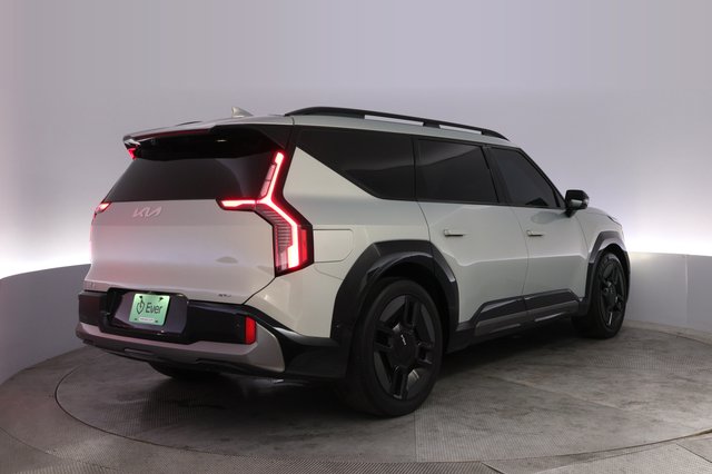 2024 Kia EV9 — photo 2 of 26