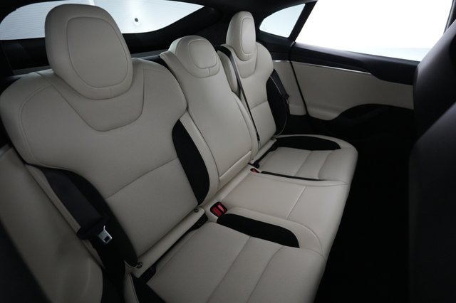 2025 Tesla Model S — photo 4 of 24