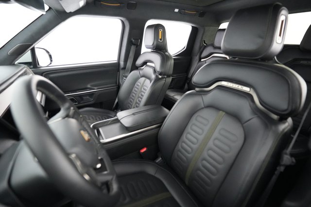 2023 Rivian R1T — photo 3 of 25