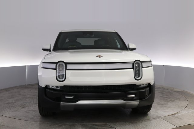 2023 Rivian R1T — photo 9 of 25