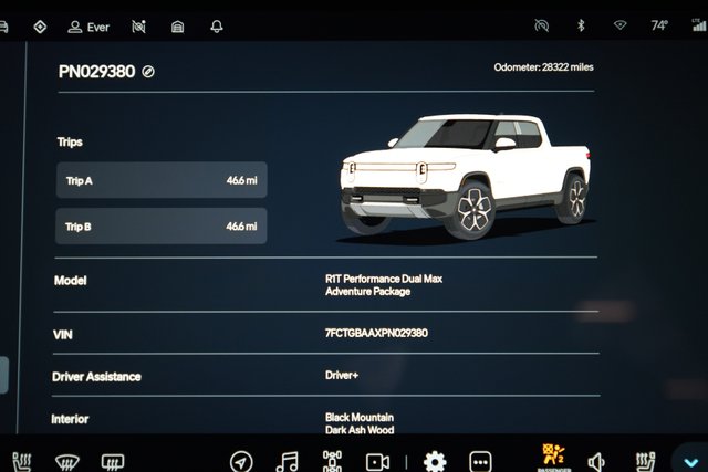 2023 Rivian R1T — photo 5 of 25