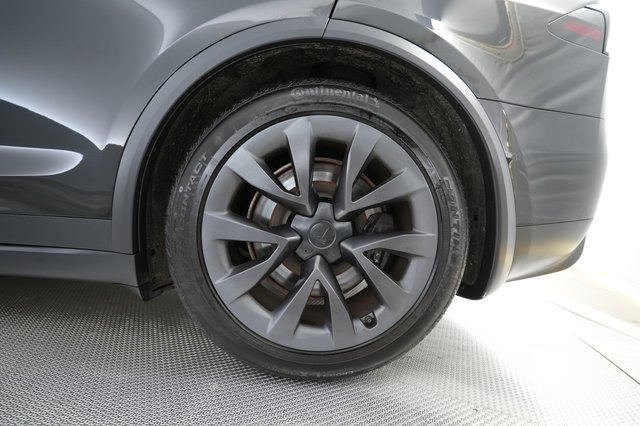 2023 Tesla Model X — photo 17 of 28