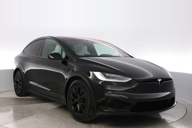 2023 Tesla Model X — photo 10 of 28