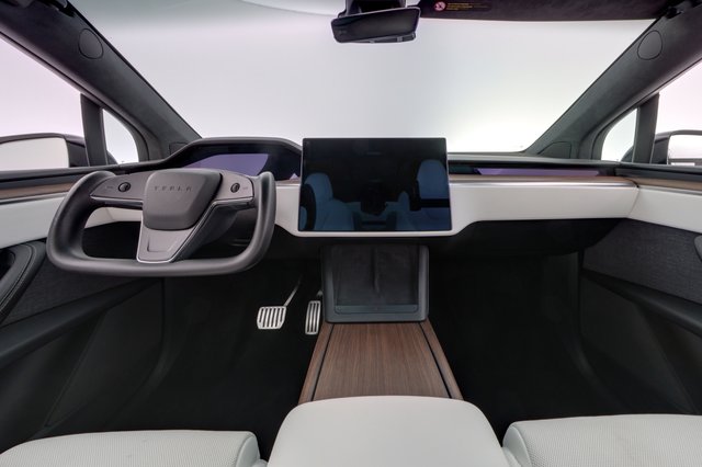 2023 Tesla Model X — photo 23 of 28