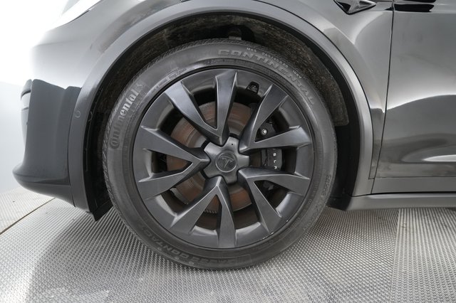 2023 Tesla Model X — photo 16 of 28