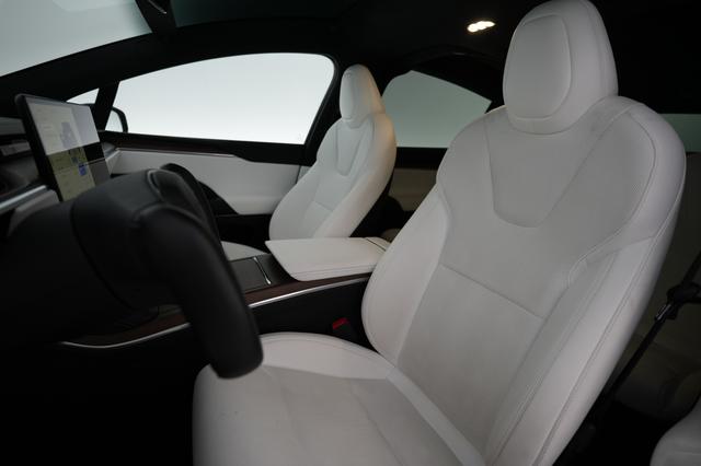 2023 Tesla Model X — photo 3 of 28