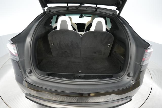 2023 Tesla Model X — photo 6 of 28