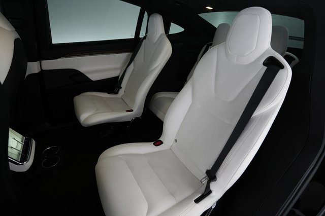 2023 Tesla Model X — photo 19 of 28