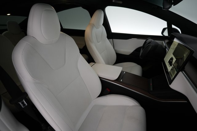 2023 Tesla Model X — photo 18 of 28