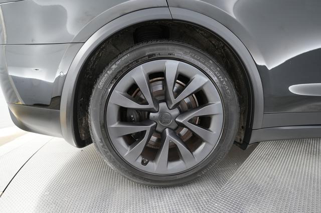 2023 Tesla Model X — photo 7 of 28