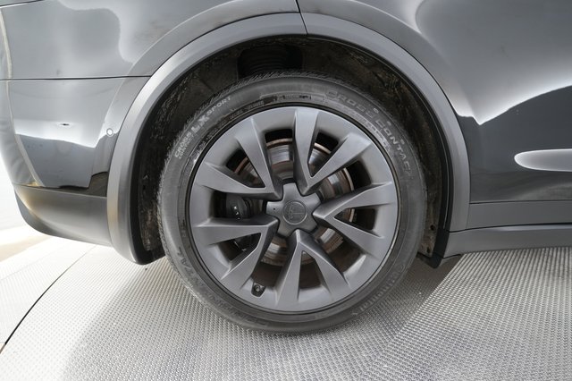 2023 Tesla Model X — photo 7 of 28