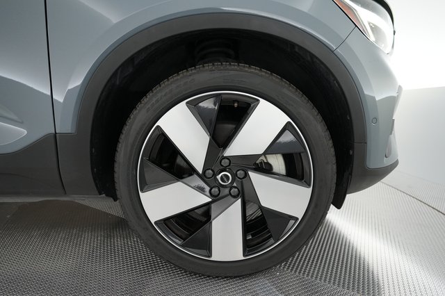 2023 Volvo C40 Recharge — photo 13 of 22