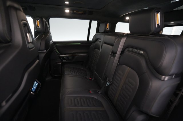 2023 Rivian R1S — photo 19 of 26