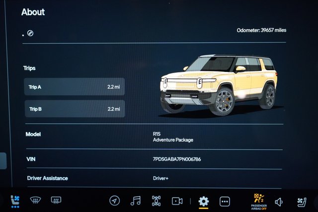 2023 Rivian R1S — photo 5 of 26
