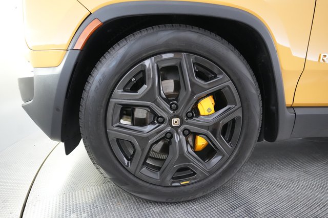 2023 Rivian R1S — photo 16 of 26