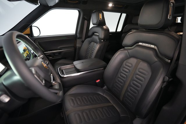 2023 Rivian R1S — photo 3 of 26