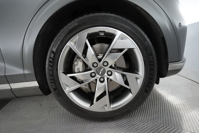 2023 Genesis Electrified GV70 — photo 17 of 22