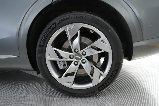 2023 Genesis Electrified GV70 — photo 7 of 22