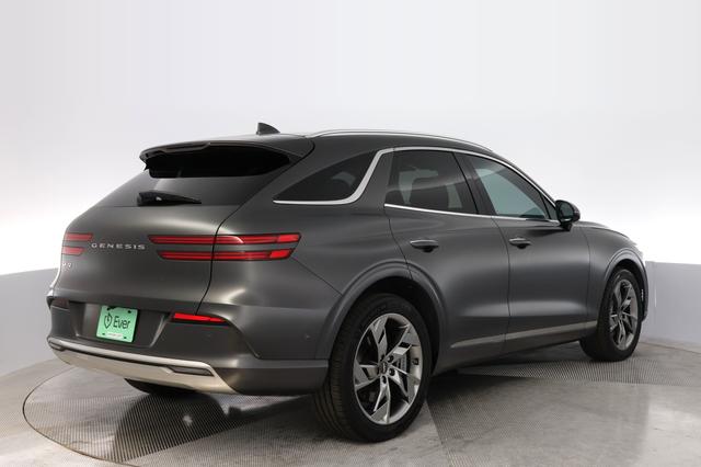 2023 Genesis Electrified GV70 — photo 2 of 22