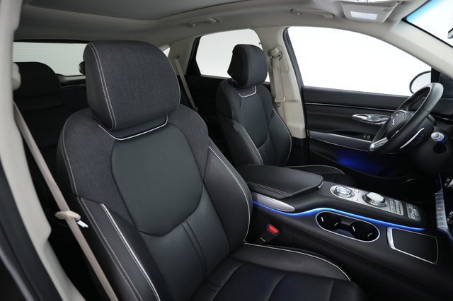 2023 Genesis Electrified GV70 — photo 18 of 22